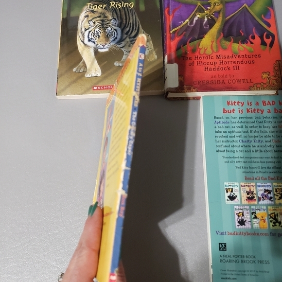 3/$15 kids chapter book bundle lot of 5 - Picture 4 of 10